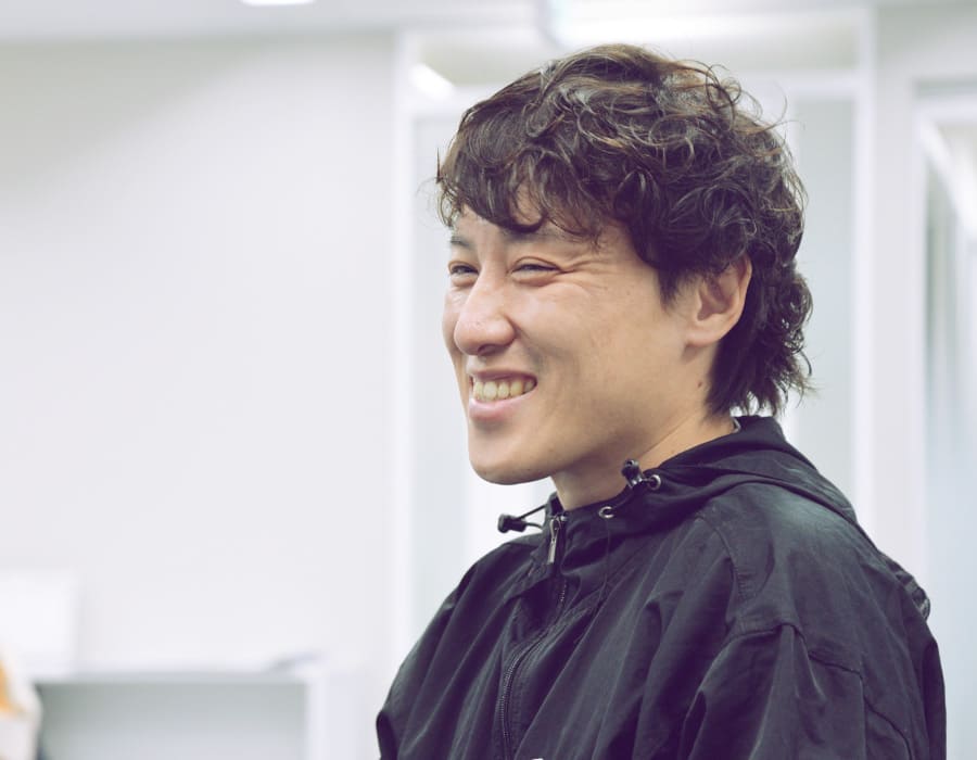 ひび先生とスタッフの打ち合わせ風景