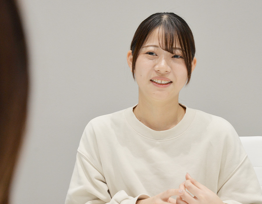 子どもたちと過ごすこまち先生の様子