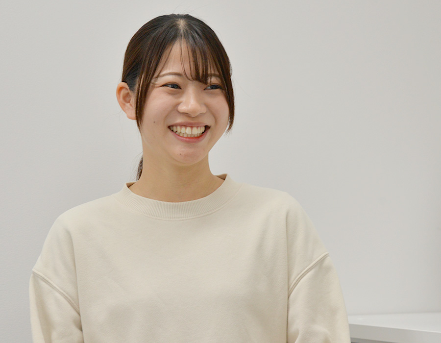 職員同士で話すこまち先生