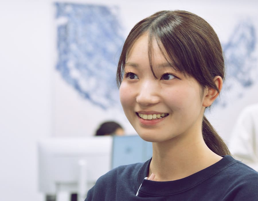 スタッフ同士で相談する様子